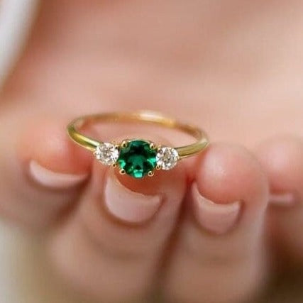 Gorgeous Proposal Engagement Emerald Diamond Ring for Wife to Be 5 x 5 mm