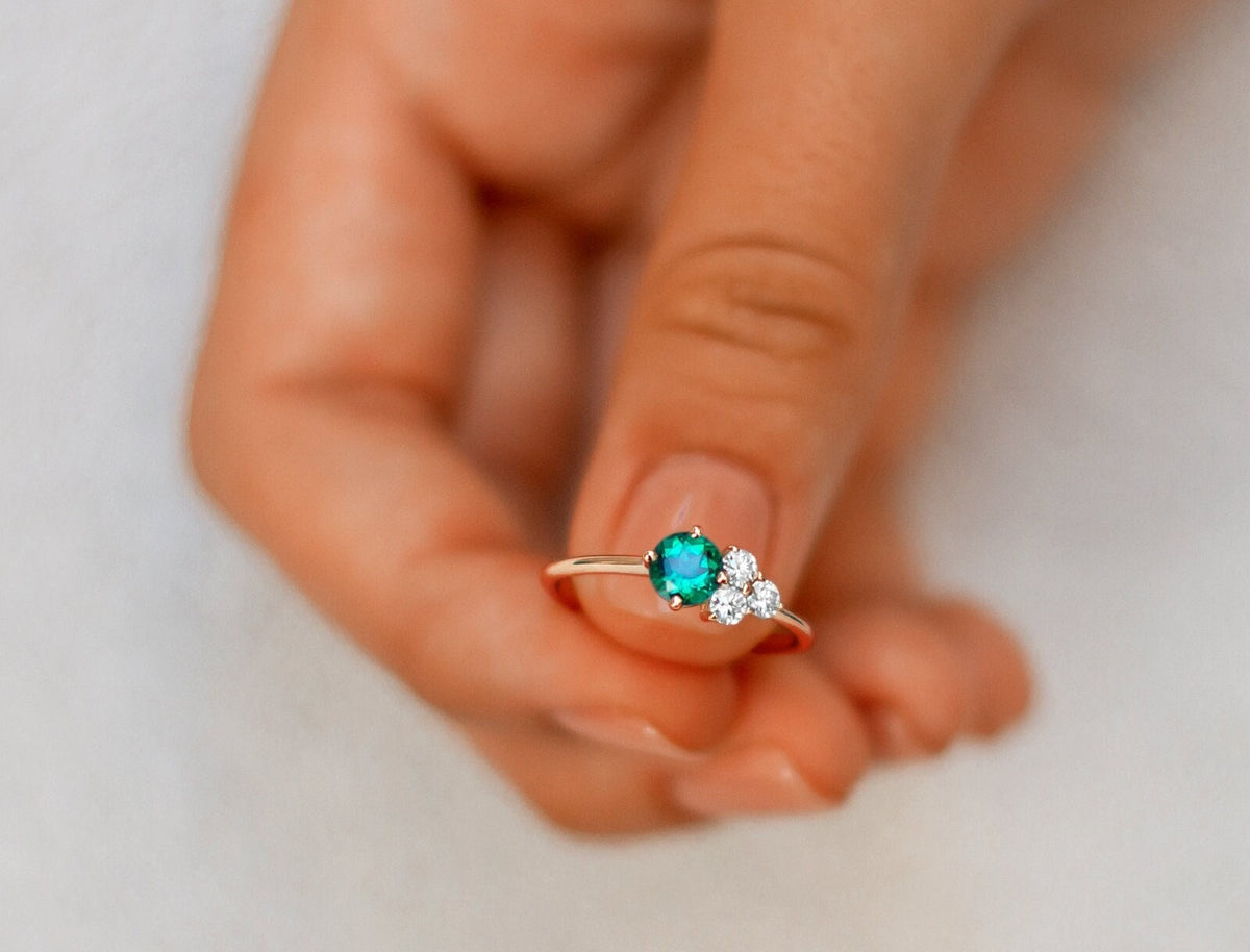 Beautiful Round Green Emerald Diamonds Rose Gold Band Ring for My Wife Birthday Gift Art Deco Style