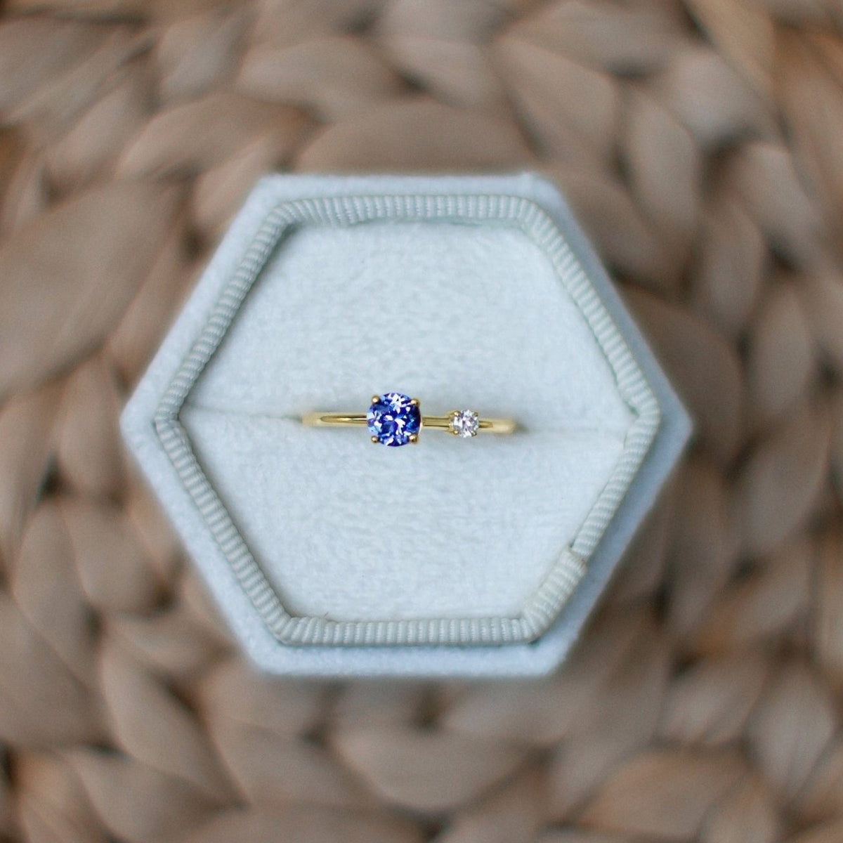 Delicate Stunning Round Cut Tanzanite Diamonds Ring Gift 5 x 5 mm